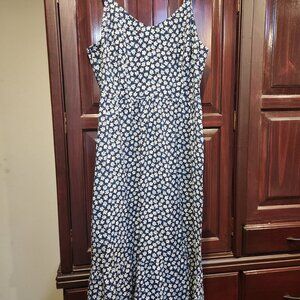 Old Navy Blue and White Floral Midi Dress, size large.